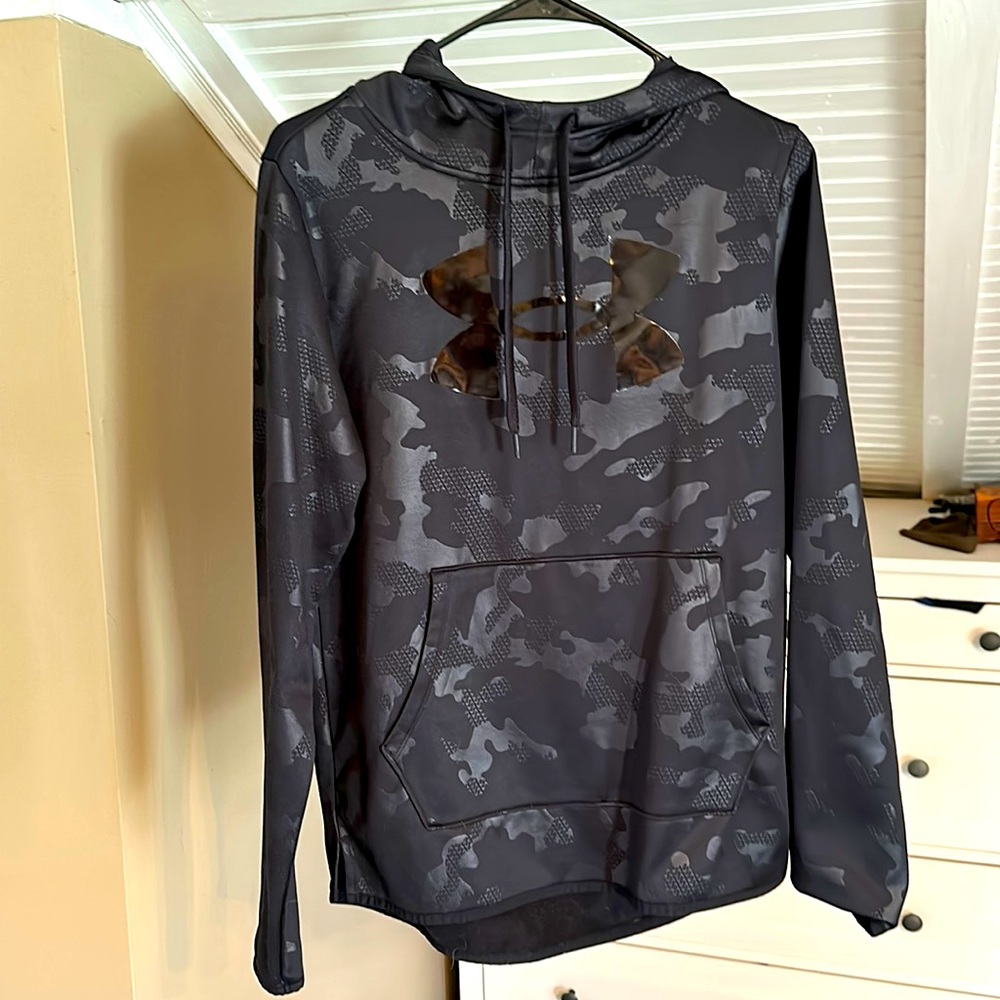 Under armour women’s sweatshirt